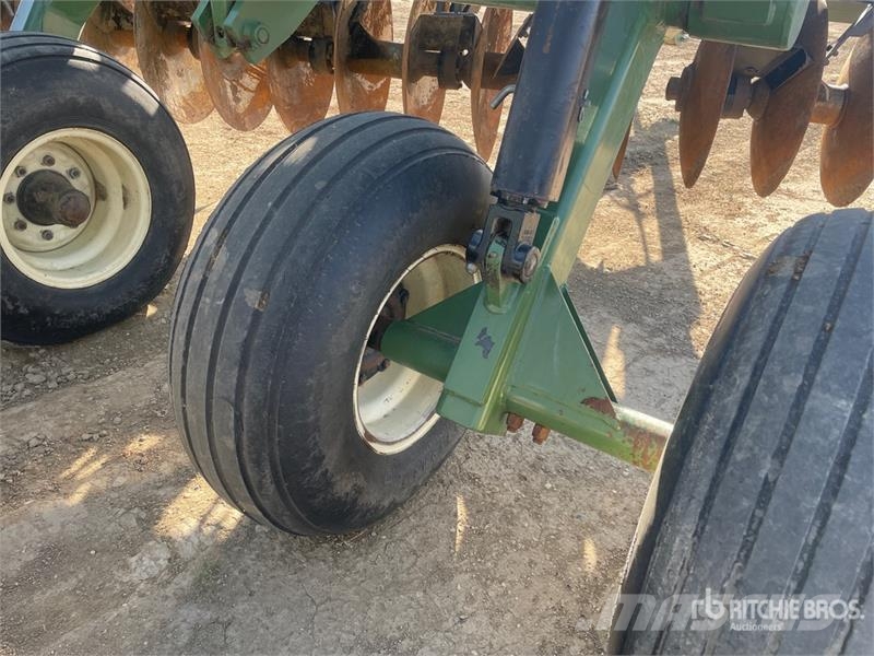 Wishek 842 14 ft 9 in 2-Point Offset High-Speed Disc Scheibeneggen