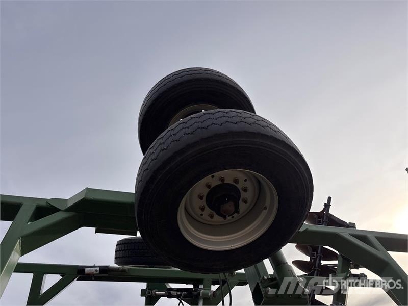 Wishek 842LNT-38 38 ft Tandem Breaking Disc Randaalid