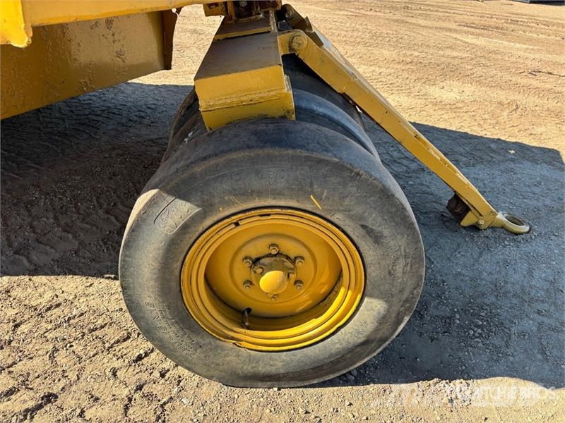 Wobbly Wheel 9 ft x 7 ft Pull Behind Compactor Slepe Valser