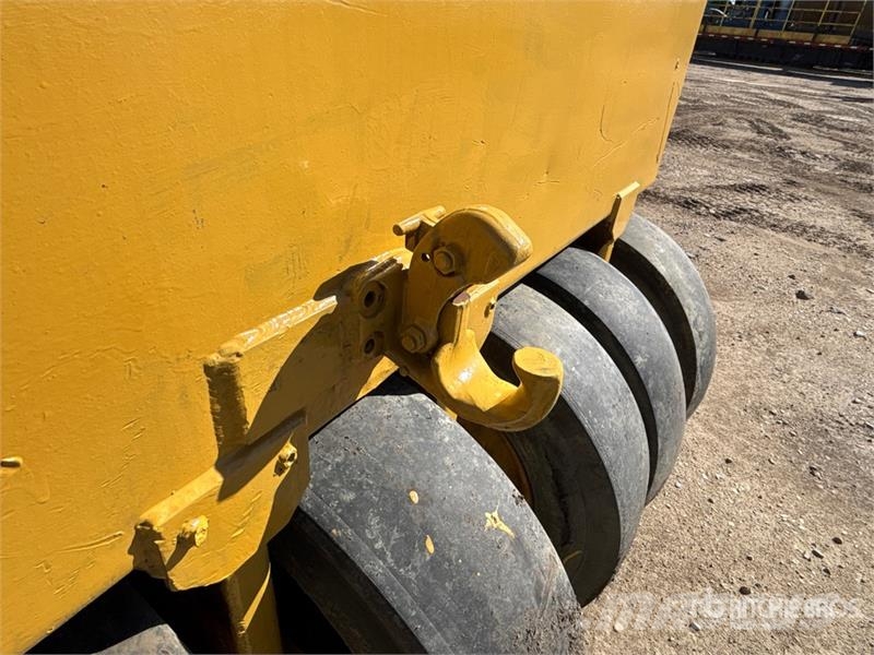 Wobbly Wheel 9 ft x 7 ft Pull Behind Compactor Vontatott vibrátoros hengerek