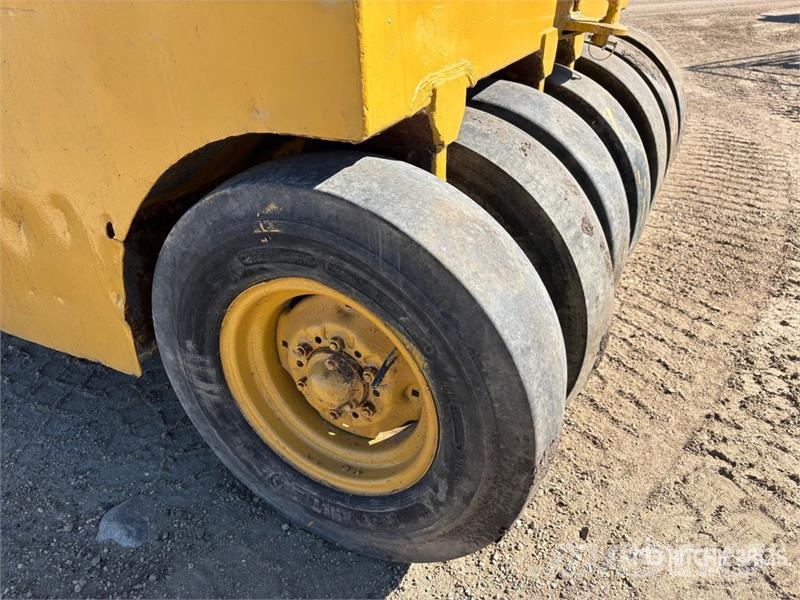 Wobbly Wheel 9 ft x 7 ft Pull Behind Compactor Slepe Valser
