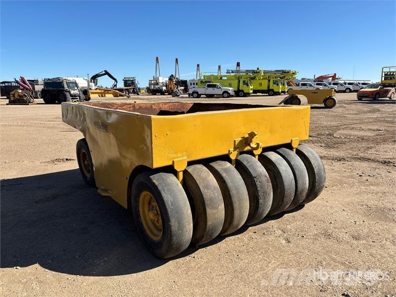 Wobbly Wheel 9 ft x 7 ft Pull Behind Compactor Vontatott vibrátoros hengerek