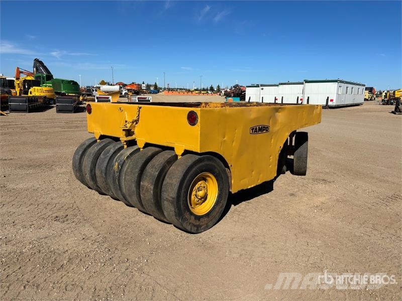 Wobbly Wheel 9 ft x 7 ft Pull Behind Compactor Slepe Valser