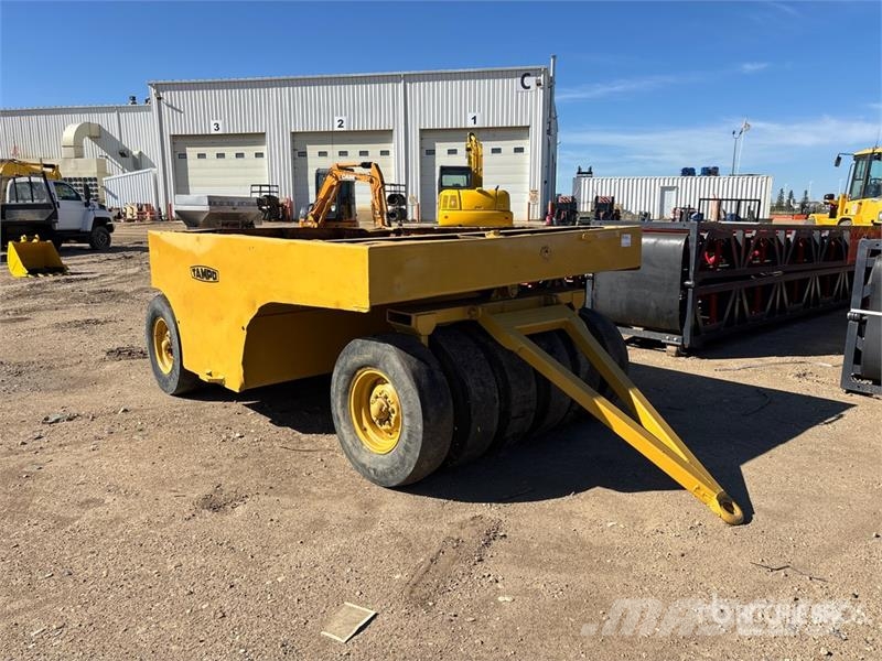 Wobbly Wheel 9 ft x 7 ft Pull Behind Compactor Vontatott vibrátoros hengerek