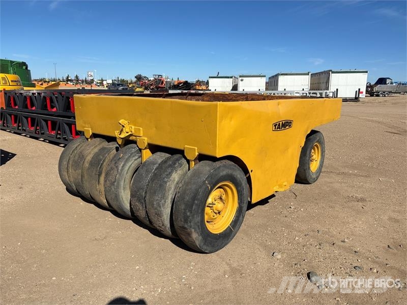 Wobbly Wheel 9 ft x 7 ft Pull Behind Compactor Vontatott vibrátoros hengerek