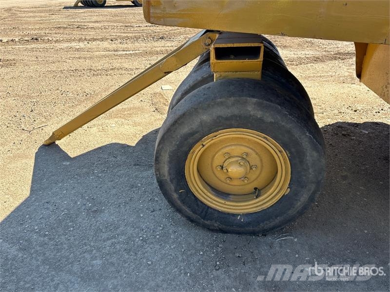 Wobbly Wheel 9 ft x 7 ft Pull Behind Compactor Vontatott vibrátoros hengerek
