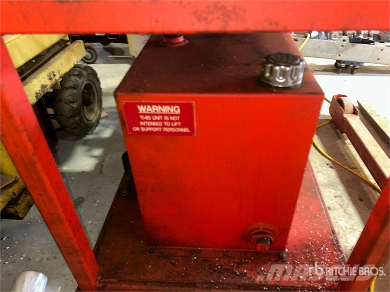  Work Table With Hydraulic Hoist Andre komponenter