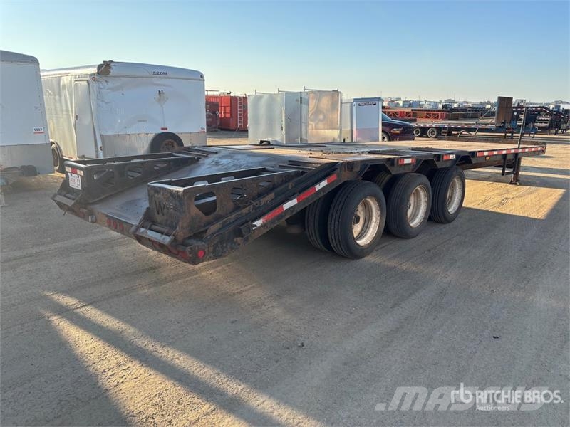 Wrem 32 ft Tri/A Equipment Trailer Remolques para transporte de vehículos