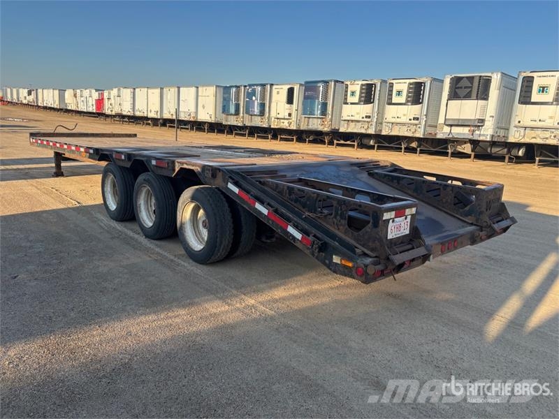  Wrem 32 ft Tri/A Equipment Trailer Remolques para transporte de vehículos