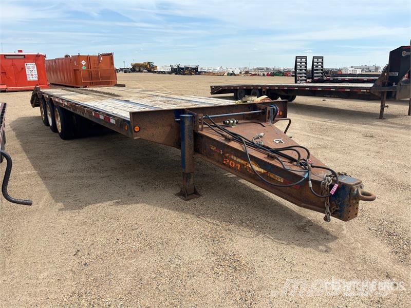 Wrem 32 ft Tri/A Equipment Trailer Remolques para transporte de vehículos