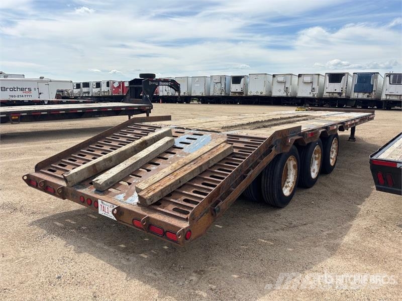 Wrem 32 ft Tri/A Equipment Trailer Remolques para transporte de vehículos