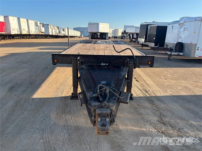  Wrem 32 ft Tri/A Equipment Trailer Remolques para transporte de vehículos