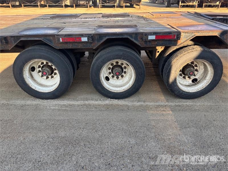  Wrem 32 ft Tri/A Equipment Trailer Remolques para transporte de vehículos