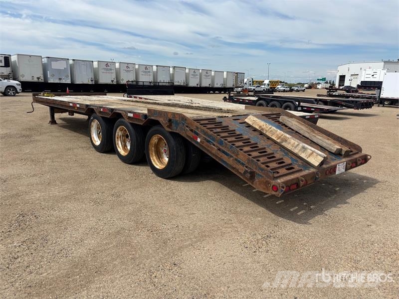 Wrem 32 ft Tri/A Equipment Trailer Remolques para transporte de vehículos