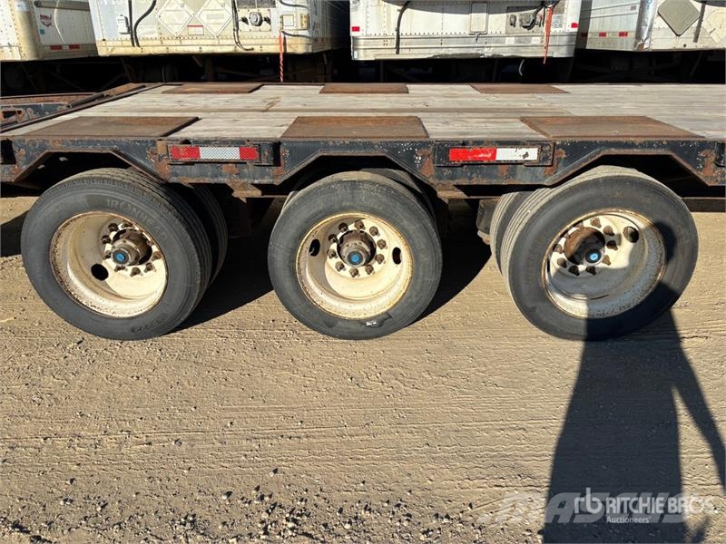 Wrem 32 ft Tri/A Equipment Trailer Прицепы-Автовозы