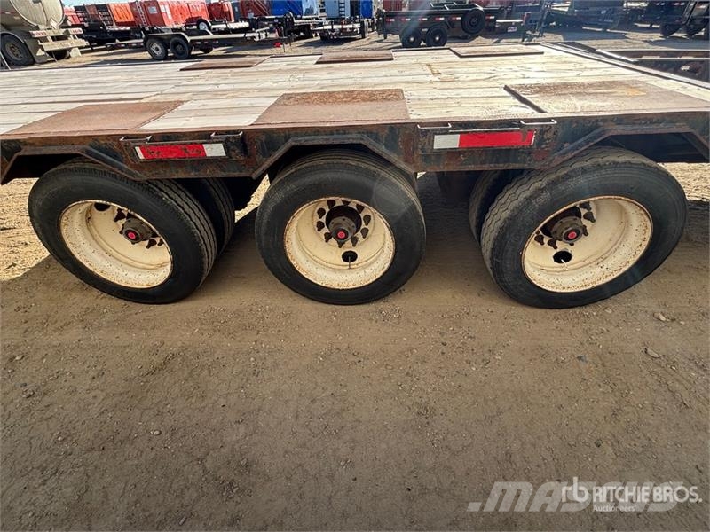 Wrem 32 ft Tri/A Equipment Trailer Прицепы-Автовозы