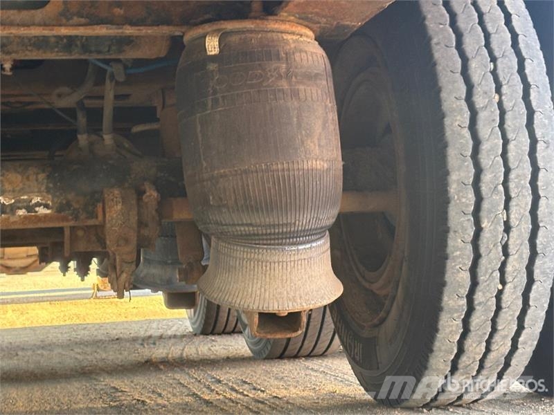  Wrem 32 ft Tri/A Equipment Trailer Remolques para transporte de vehículos
