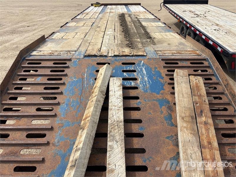 Wrem 32 ft Tri/A Equipment Trailer Remolques para transporte de vehículos