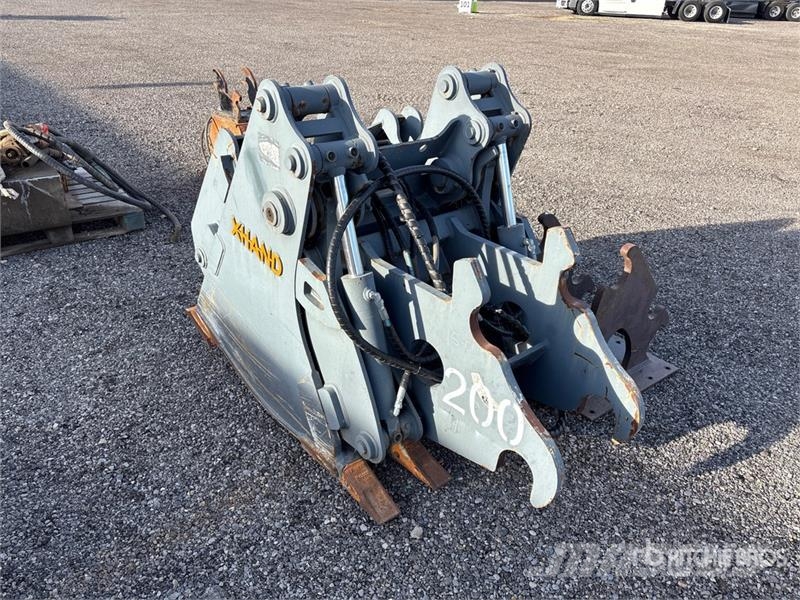 XHAND 44 in Hydraulic Tilting Excavator Bucket - F Kanalak
