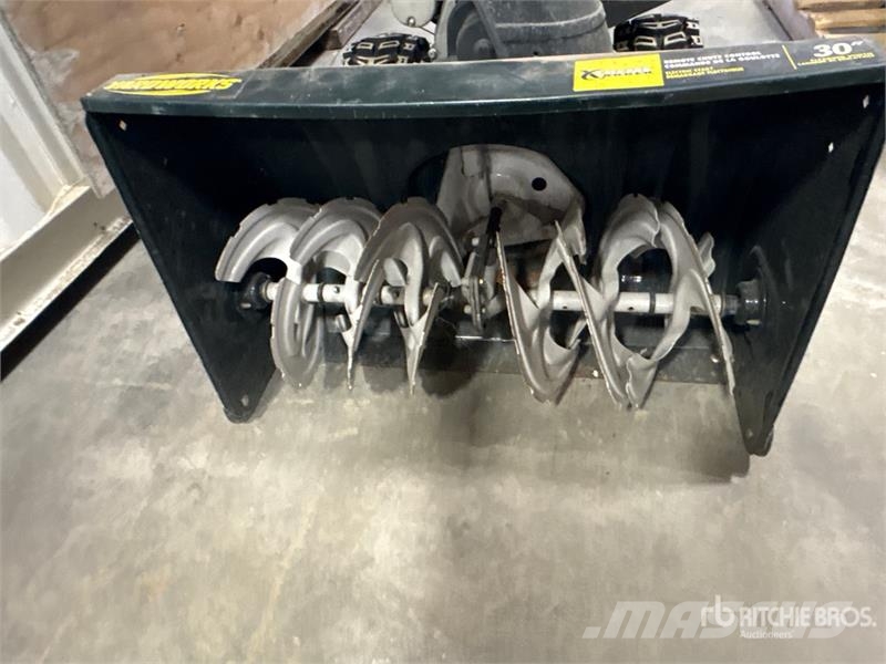 YardWorks 31BH65KH515 30 in Walk-Behind Snow Blowe قاذفات الجليد
