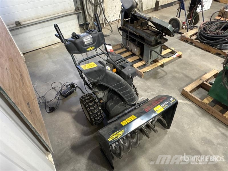 YardWorks 31BH65KH515 30 in Walk-Behind Snow Blowe قاذفات الجليد