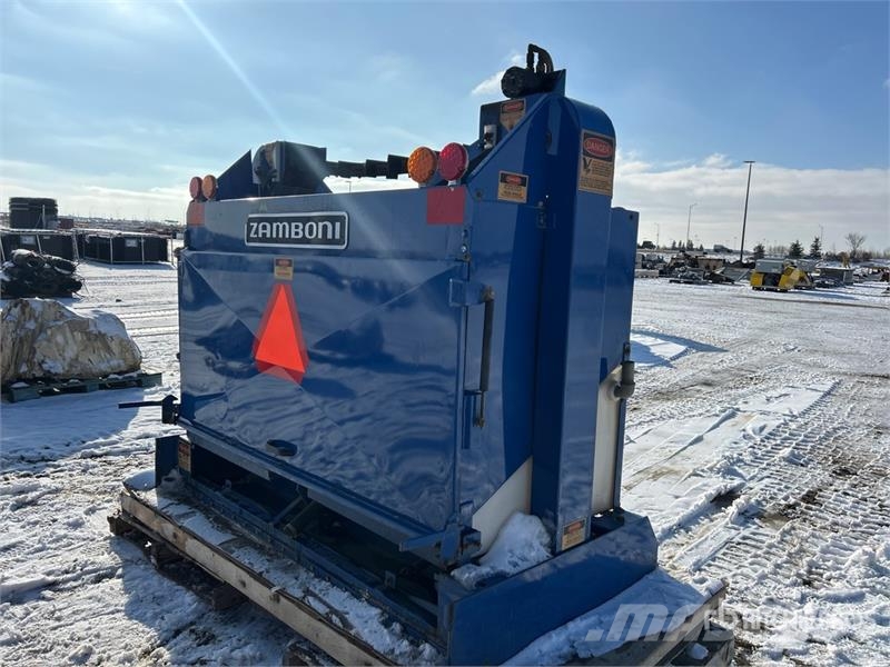 Zamboni 200 Ice Resurfacer ماكينات زراعية - غير ذلك