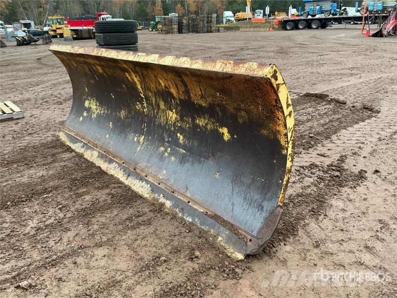  11 ft 2 Way Snow Plow - Fits Wheel Loader حراثات ونصول الجليد