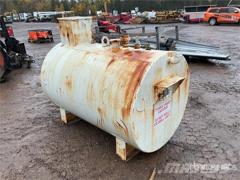  1137 L Skid Mounted Steel Diesel Fuel Tank صهاريج الوقود والصهاريج الإضافية