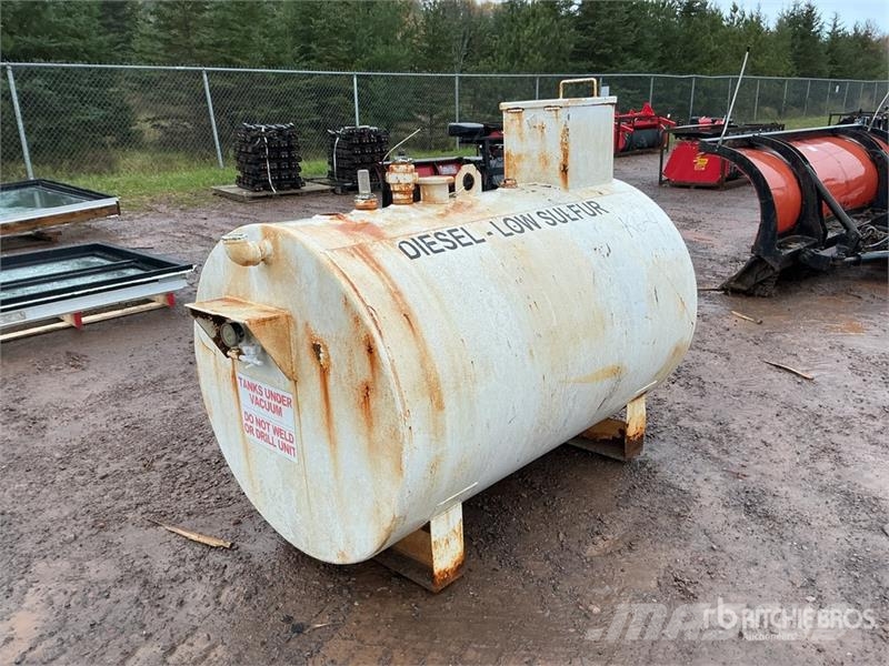  1137 L Skid Mounted Steel Diesel Fuel Tank صهاريج الوقود والصهاريج الإضافية