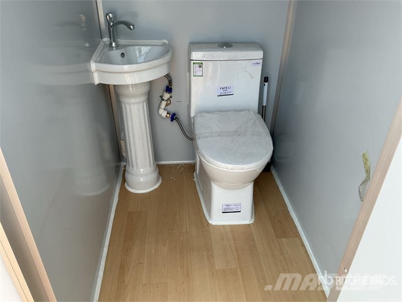 3 ft 2 in x 4 ft 2 in Single Portable Toilet Компоненты строительной техники