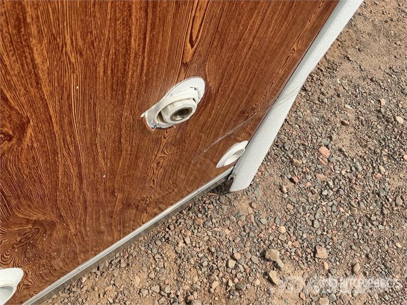 3 ft 2 in x 4 ft 2 in Single Portable Toilet Компоненты строительной техники