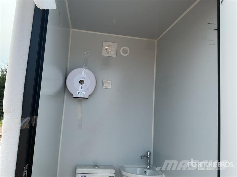 3 ft 2 in x 4 ft 2 Person Double Portable Toilet ( Drugi deli