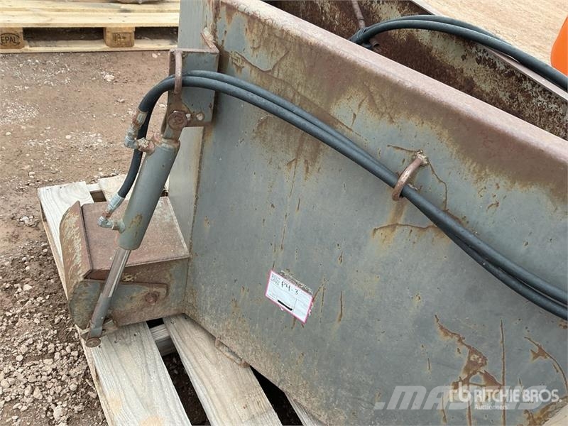 56 in Concrete Placement Skid Steer Bucket دلاء