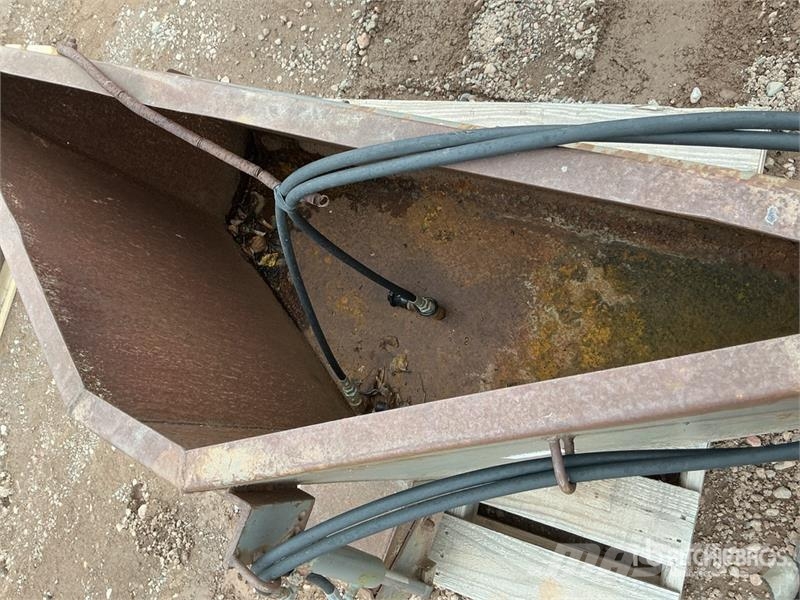 56 in Concrete Placement Skid Steer Bucket دلاء