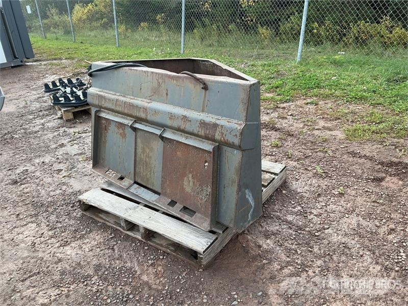 56 in Concrete Placement Skid Steer Bucket دلاء