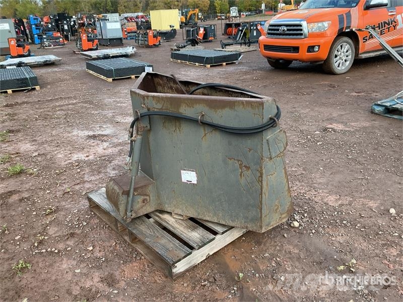 56 in Concrete Placement Skid Steer Bucket دلاء