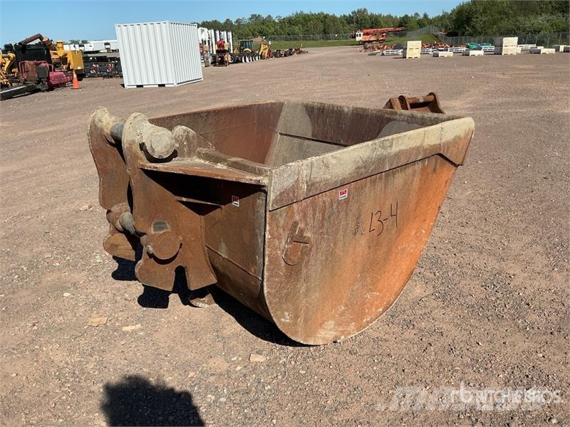62 in Q/C Cleanup Excavator Bucket - Fits Cat 320 挖斗