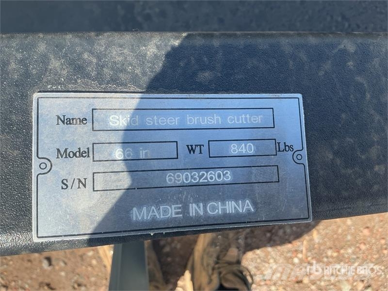  66 in Skid Steer Brush Cutter (Unused) Sekačky namontované a tažené
