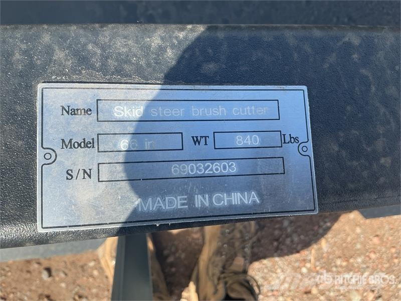  66 in Skid Steer Brush Cutter (Unused) Sekačky namontované a tažené