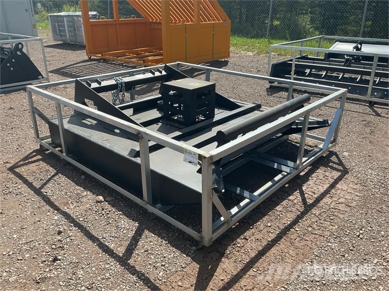  66 in Skid Steer Brush Cutter (Unused) Sekačky namontované a tažené