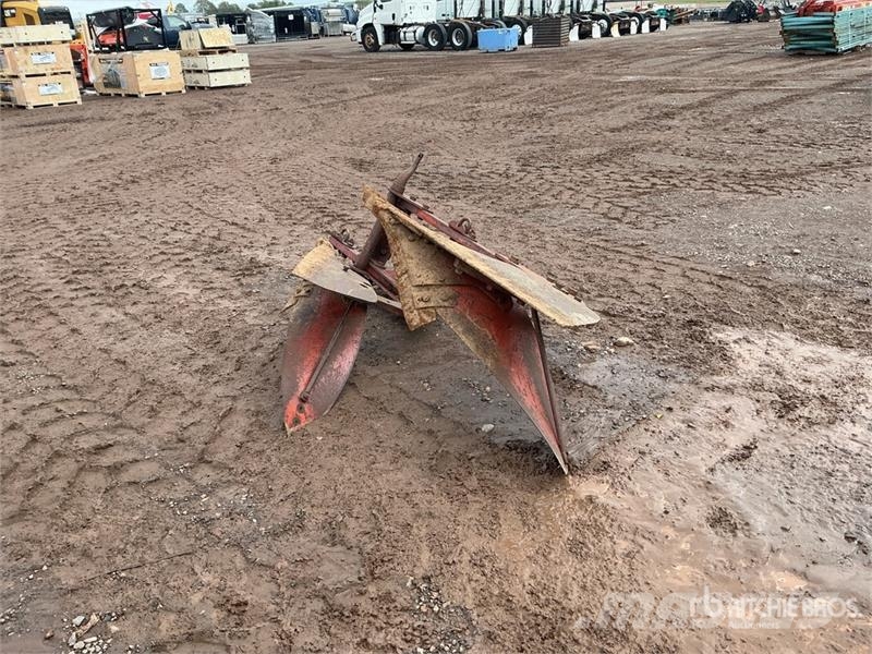 70 in 3-Point 2 Bottom Breaking Plow Pinnaselõikurid