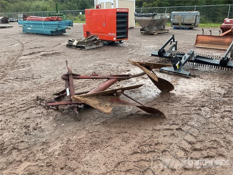 70 in 3-Point 2 Bottom Breaking Plow Pinnaselõikurid
