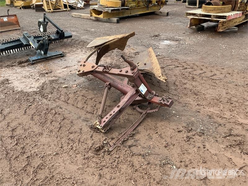 70 in 3-Point 2 Bottom Breaking Plow Pinnaselõikurid