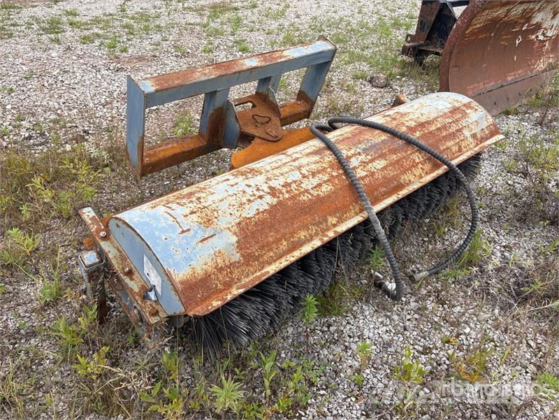 72 in Angle Skid Steer Broom Harjad