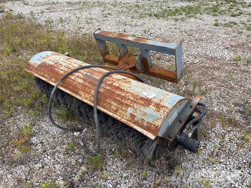 72 in Angle Skid Steer Broom Harjad