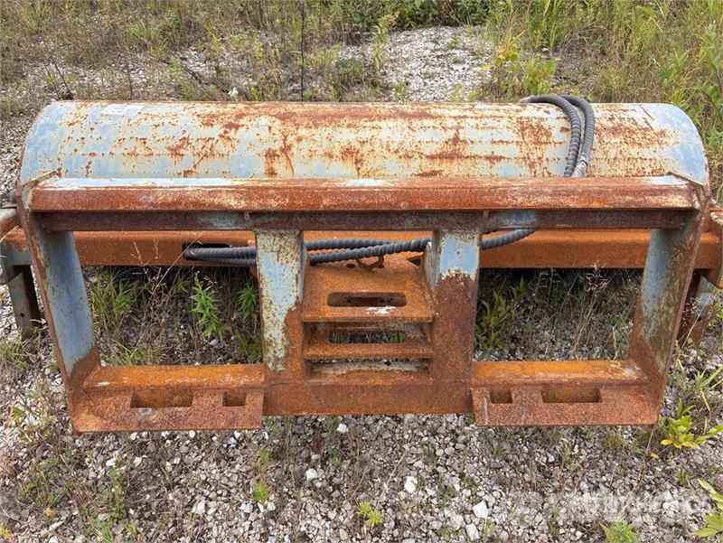 72 in Angle Skid Steer Broom Harjad