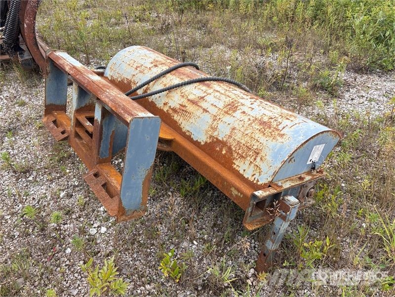 72 in Angle Skid Steer Broom Harjad