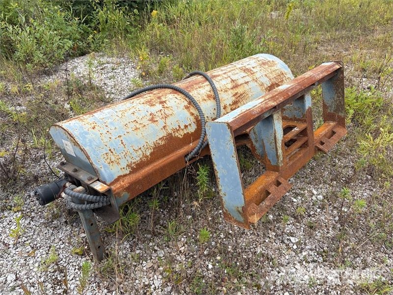 72 in Angle Skid Steer Broom Harjad