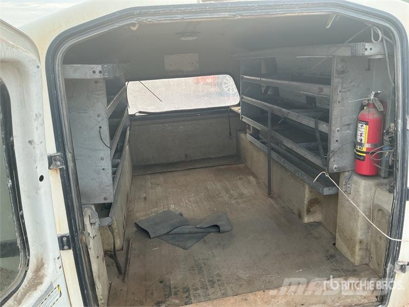 8 ft 6 in Truck Cap Vezetőfülke és belső tartozékok