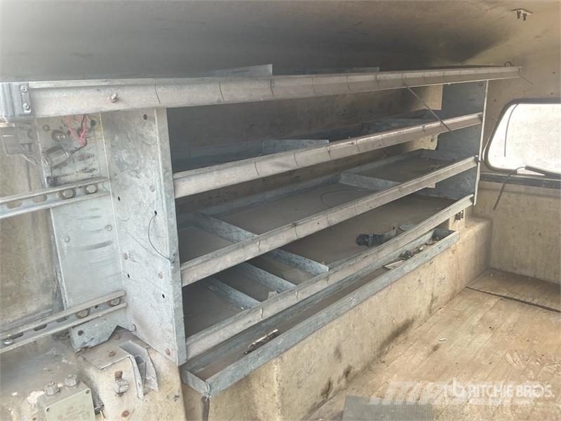 8 ft 6 in Truck Cap Vezetőfülke és belső tartozékok